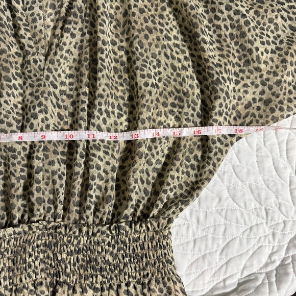 Elegant Black Long Sleeve Dress with Lace Details - Picture 10 of 13